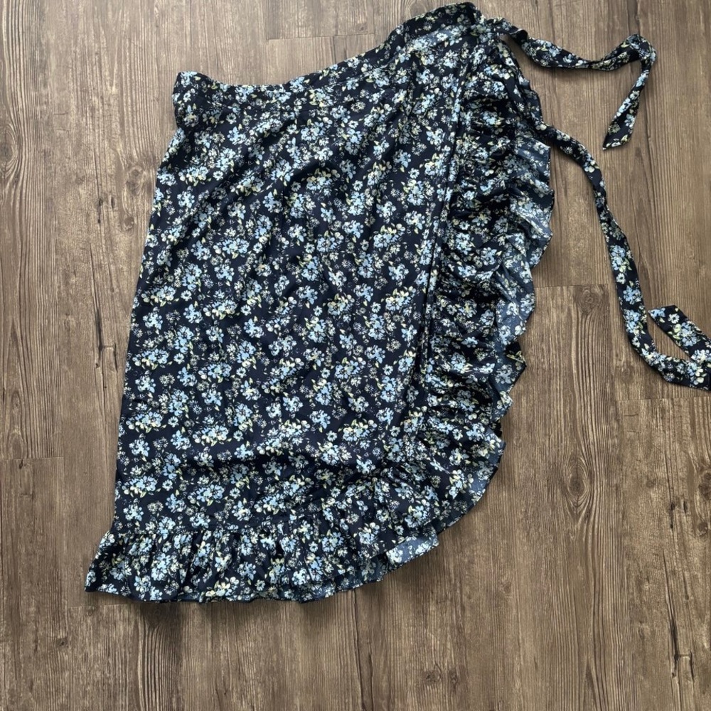 Vero Moda Navy Floral Skirt